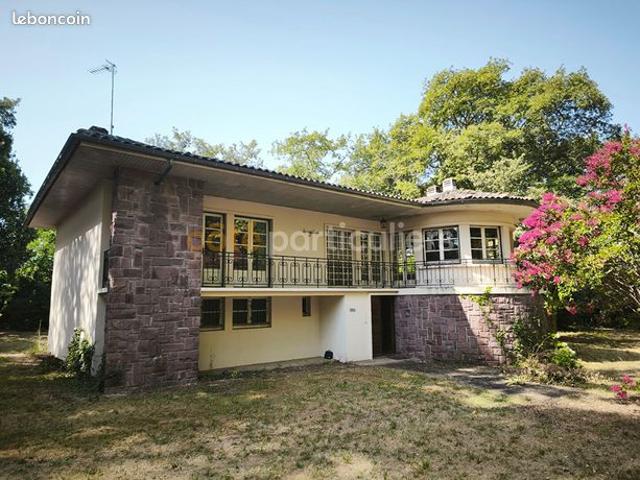 Villa 8 pièces 250 m²