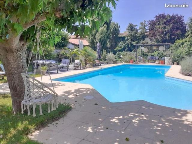 Villa 8 pièces 250 m²