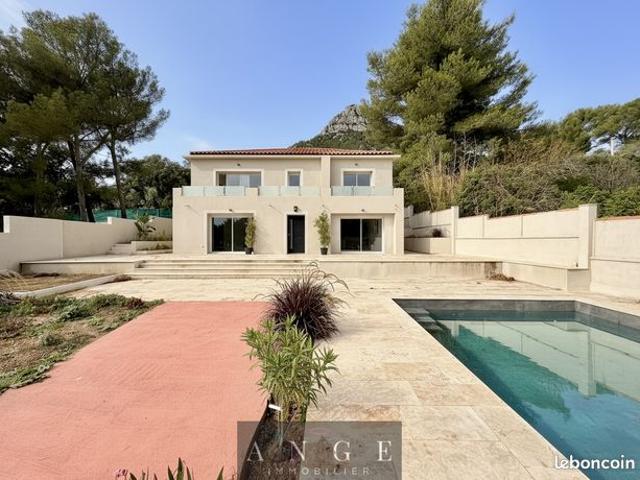 Villa 8 pièces 250 m²