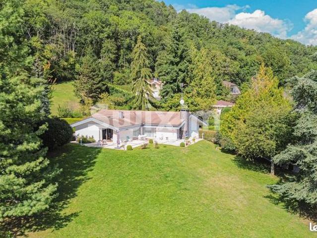 Villa 8 pièces 250 m²