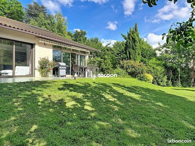 Villa 8 pièces 250 m²