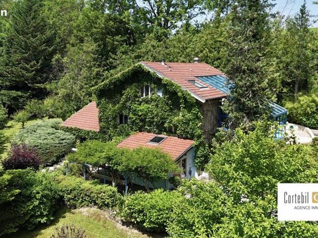 Villa 8 pièces 251 m²