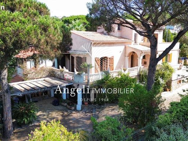Villa 8 pièces 251 m²