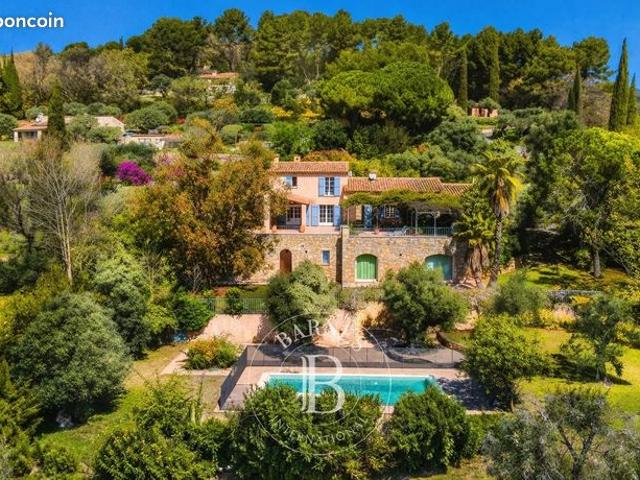 Villa 8 pièces 251 m²