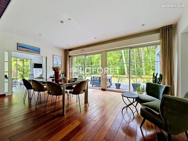 Villa 8 pièces 252 m²