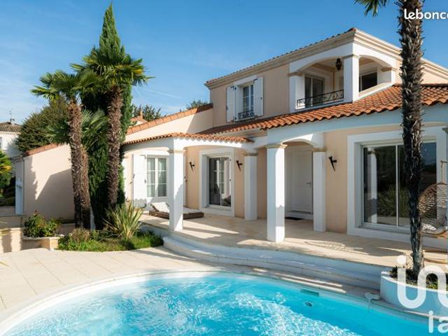 Villa 8 pièces 252 m²