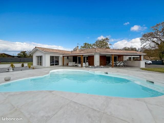 Villa 8 pièces 252 m²