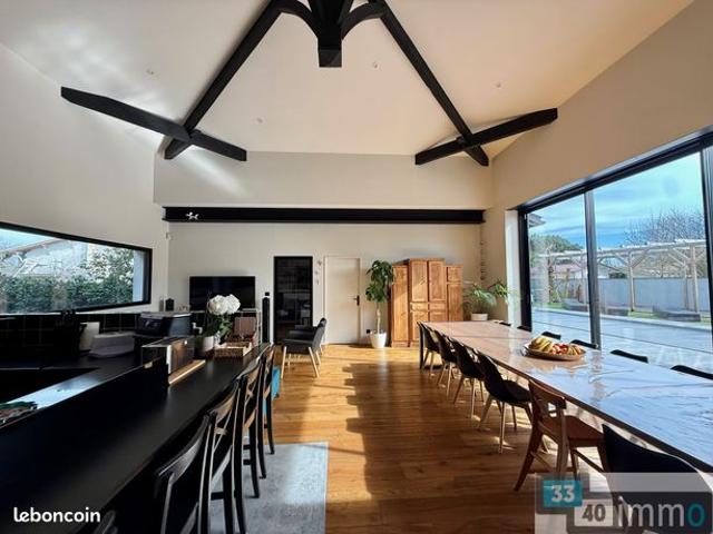 Villa 8 pièces 253 m²