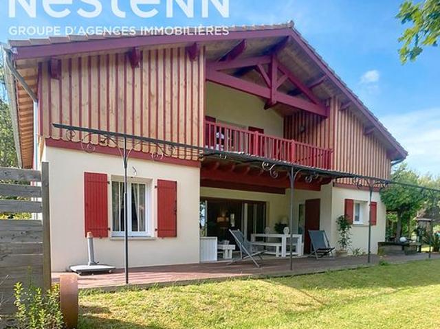 Villa 8 pièces 254 m²