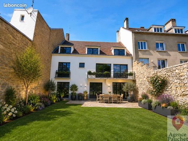 Villa 8 pièces 255 m²