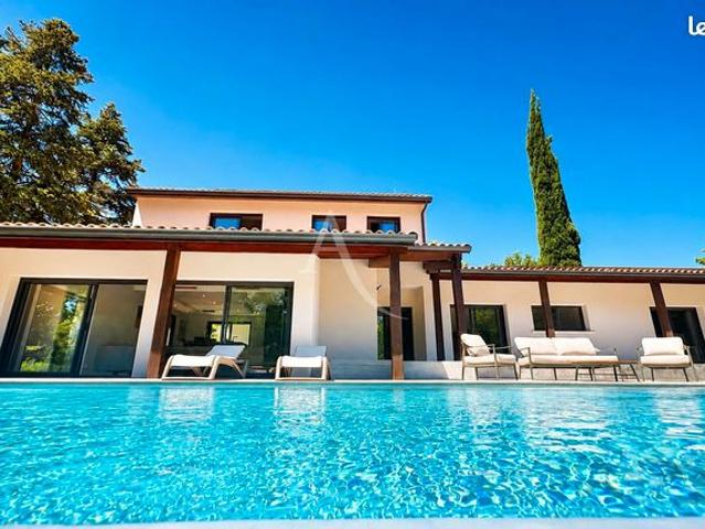 Villa 8 pièces 255 m²