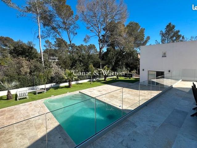 Villa 8 pièces 255 m²