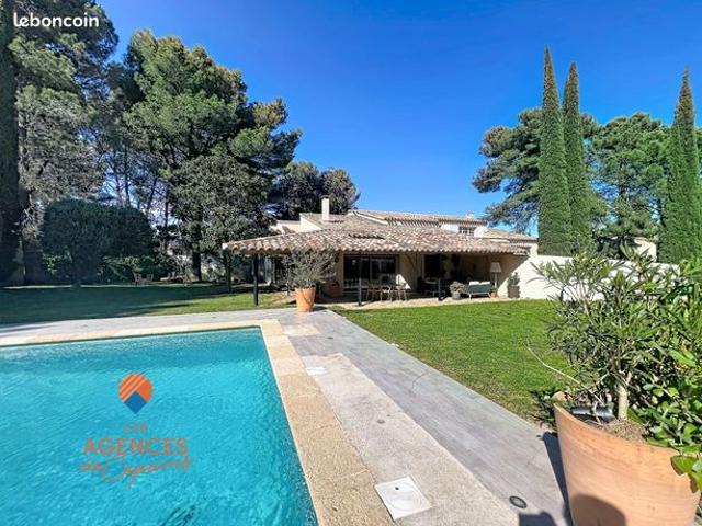 Villa 8 pièces 257 m²