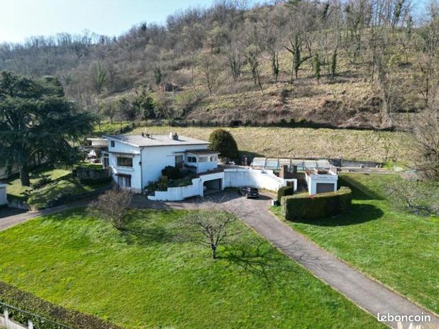Villa 8 pièces 257 m²