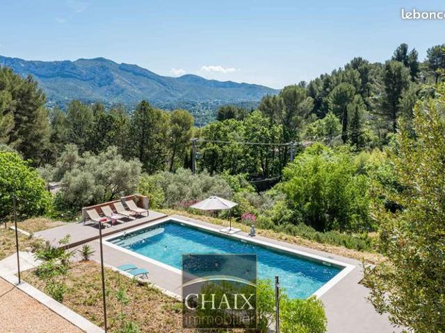 Villa 8 pièces 258 m²
