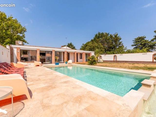 Villa 8 pièces 258 m²