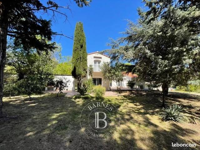 Villa 8 pièces 260 m²