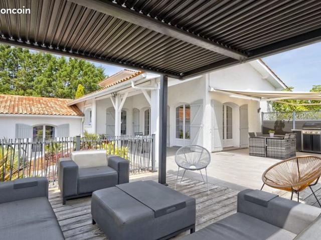 Villa 8 pièces 260 m²
