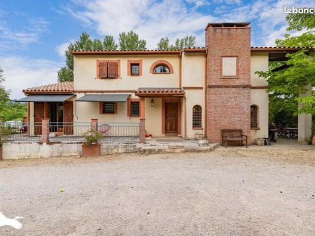 Villa 8 pièces 260 m²