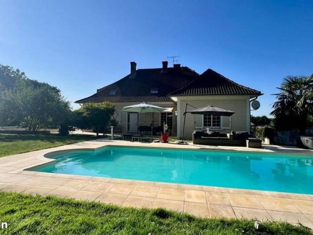 Villa 8 pièces 261 m²