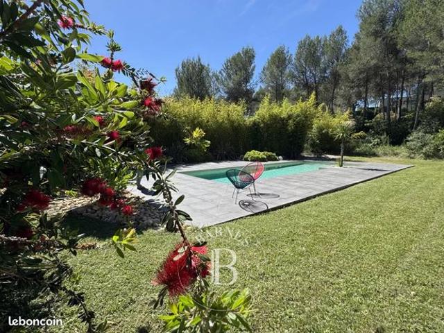 Villa 8 pièces 262 m²