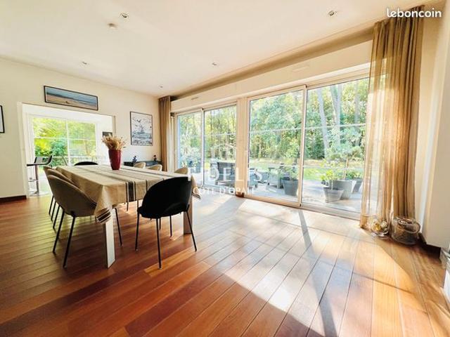 Villa 8 pièces 265 m²