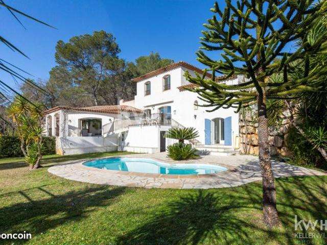 Villa 8 pièces 266 m²