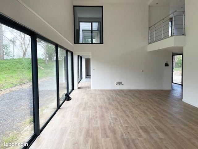 Villa 8 pièces 268 m²
