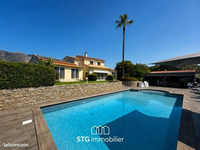 Villa 8 pièces 269 m²