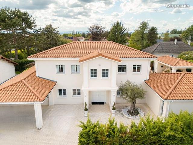 Villa 8 pièces 269 m²