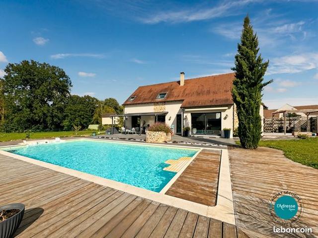 Villa 8 pièces 270 m²