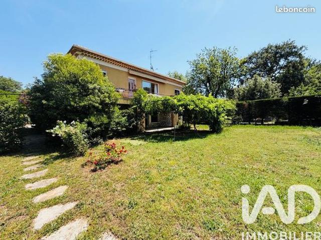 Villa 8 pièces 270 m²
