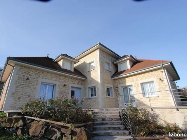Villa 8 pièces 270 m²