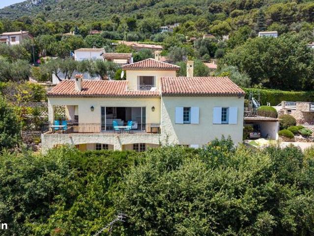 Villa 8 pièces 270 m²