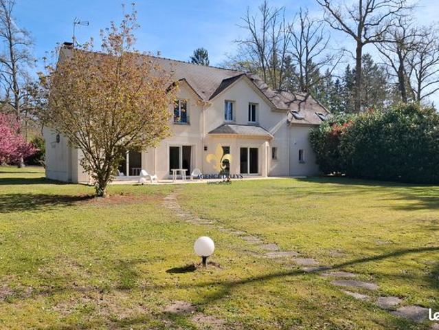 Villa 8 pièces 270 m²