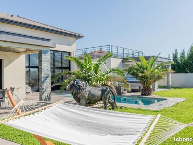 Villa 8 pièces 272 m²