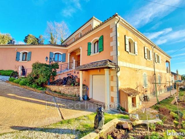 Villa 8 pièces 272 m²