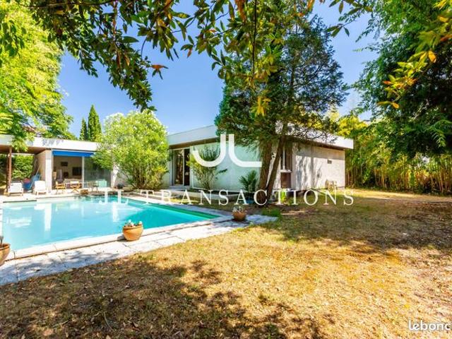 Villa 8 pièces 273 m²