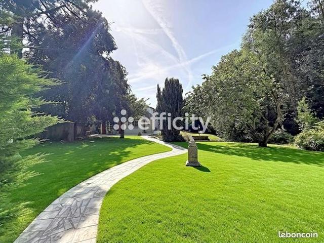 Villa 8 pièces 275 m²