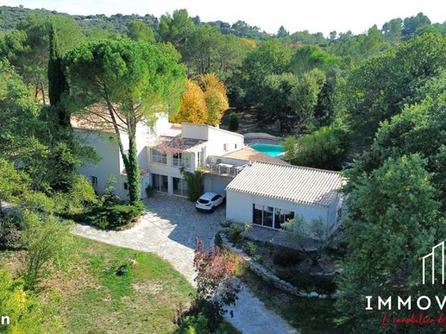Villa 8 pièces 275 m²