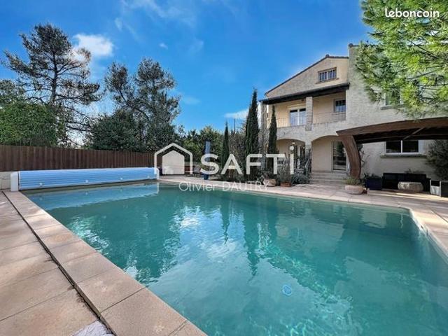 Villa 8 pièces 278 m²