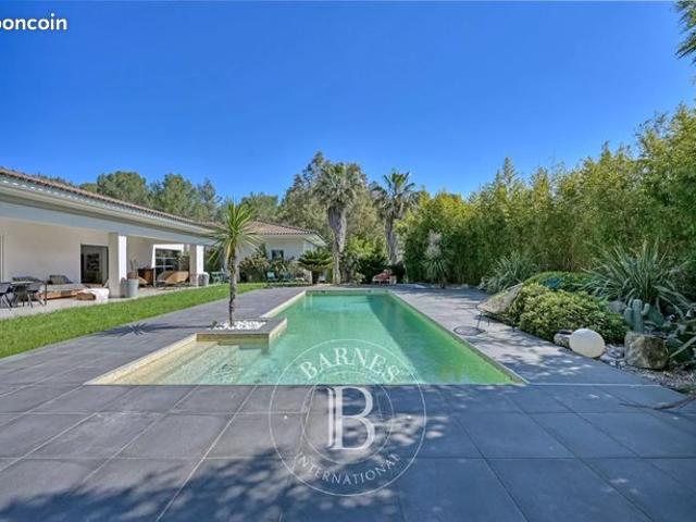Villa 8 pièces 280 m²