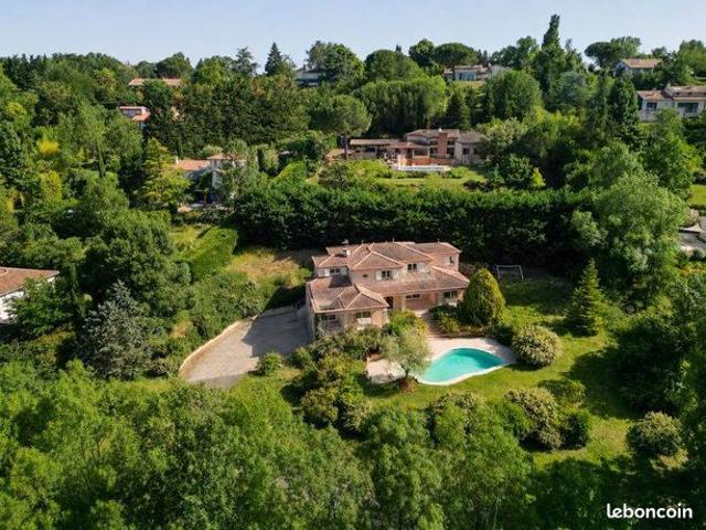 Villa 8 pièces 280 m²
