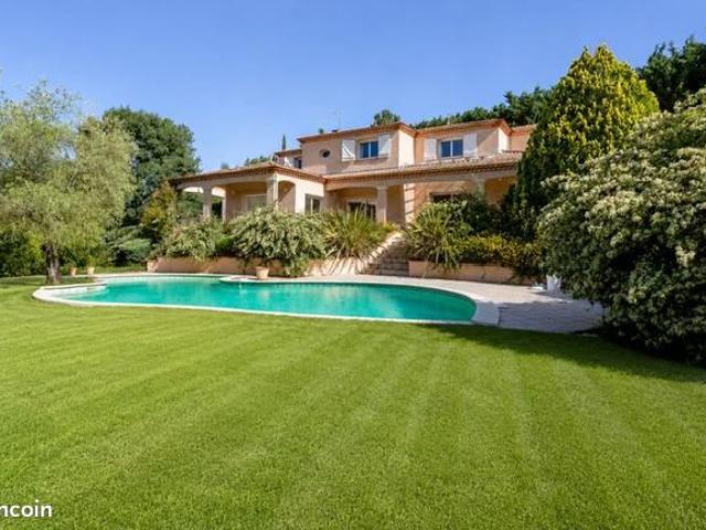 Villa 8 pièces 280 m²