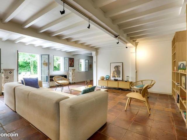 Villa 8 pièces 280 m²