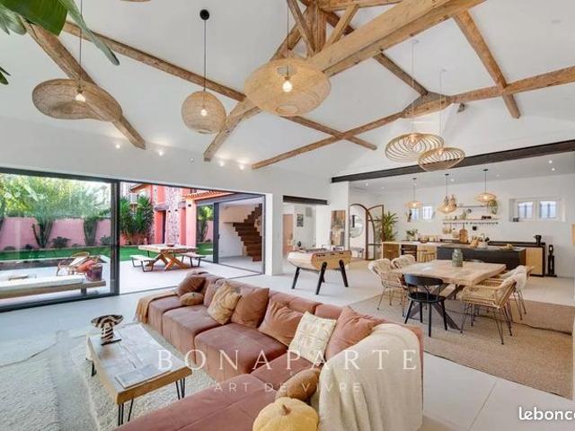 Villa 8 pièces 280 m²