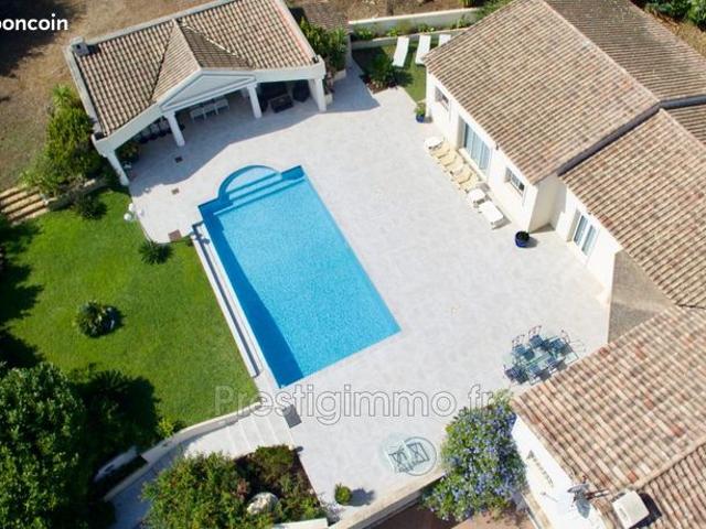 Villa 8 pièces 280 m²
