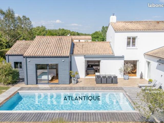 Villa 8 pièces 280 m²