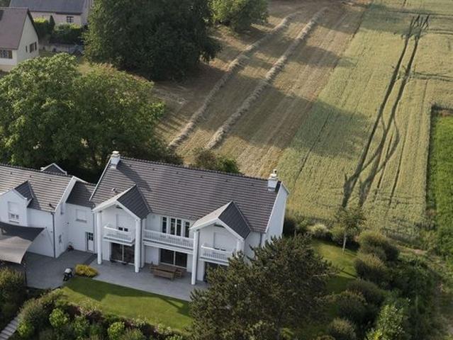Villa 8 pièces 280 m²