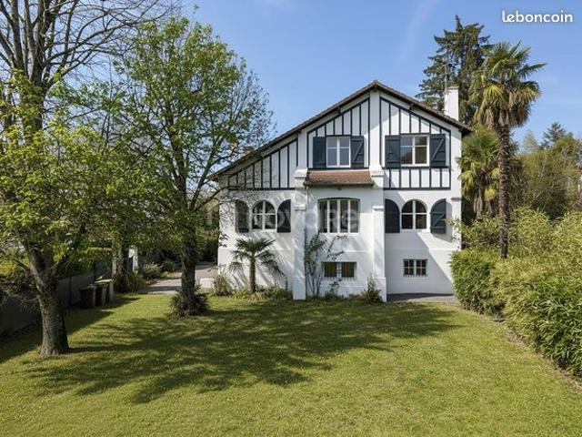 Villa 8 pièces 280 m²